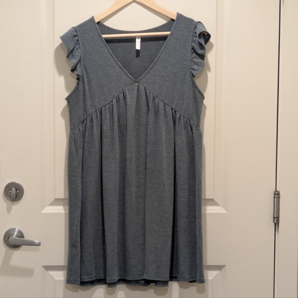 3/$30 GUC Emerald L Crazy Soft Grey Green Ruffle Top